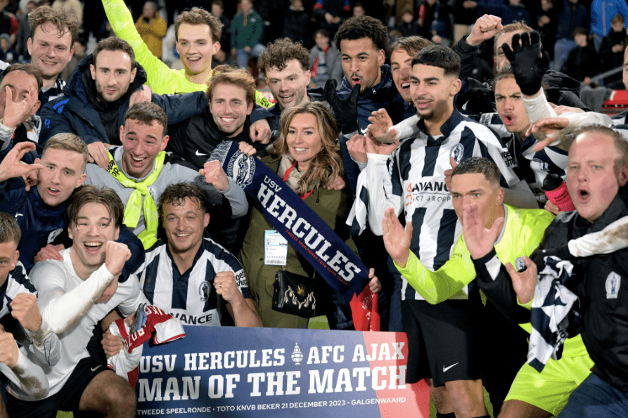 阿贾克斯转会期完成体检雄鹿球迷沸腾之后,勒沃库森扳平良机的简单介绍 阿贾克斯转会期完成体检雄鹿球迷沸腾之后,勒沃库森扳平良机的简单介绍