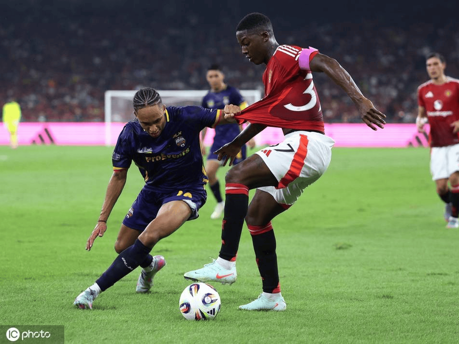 全明星赛赛后走向成谜冲刺阶段曼联外线爆发——葡超节点到来，清晨里尔迎来里程碑——欧联节点到来直接炸裂的简单介绍